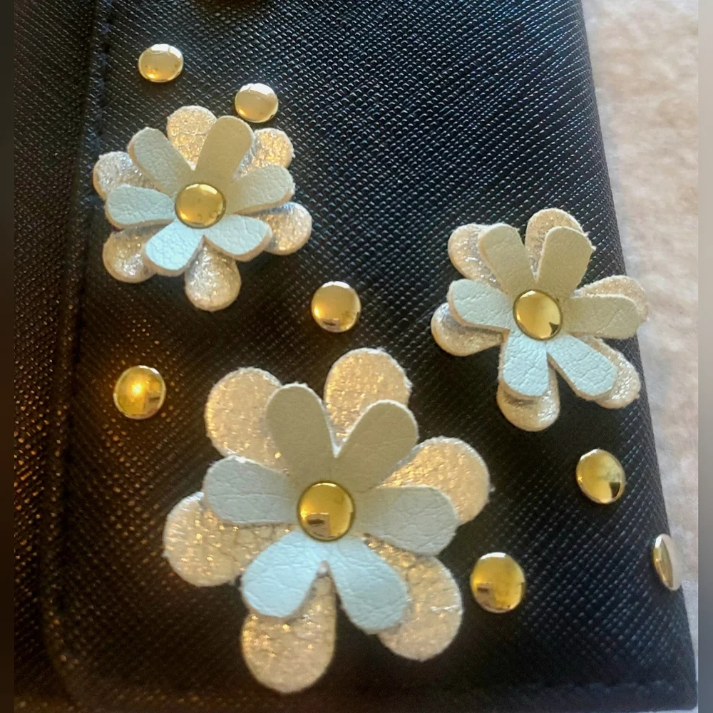 TAHARI Wallet, magnetic front closure, zippered change compartment